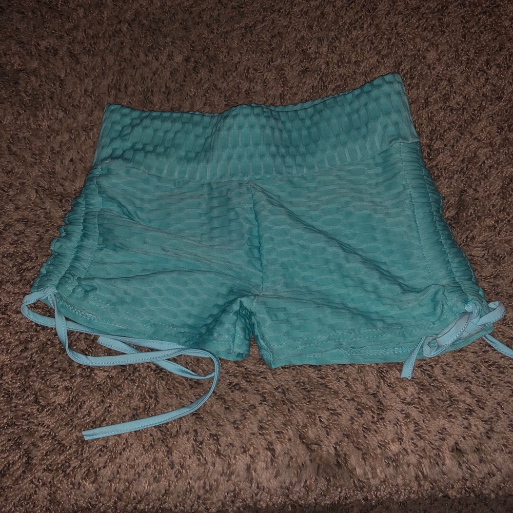 Teal booty scrunch shorts!